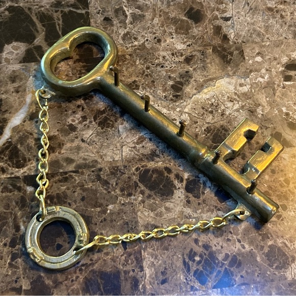 Brass Skeleton Key Hanger - Picture 5 of 7